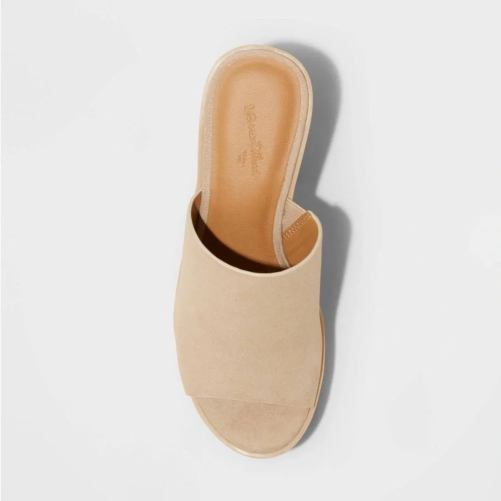 Women's Nessa Platform Mule Heels -
Universal Thread™ Taupe nwt - Picture 3 of 5